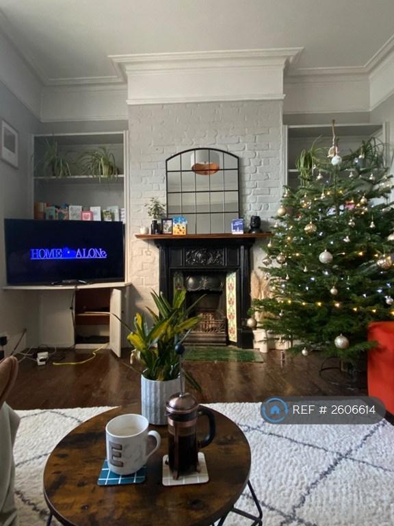 2 bedroom flat in Byton Road, London, SW17 (2 bed) (#2606614)