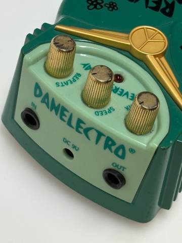 Danelectro Back Talk Reverse Delay Electric Guitar Pedal. Vintage