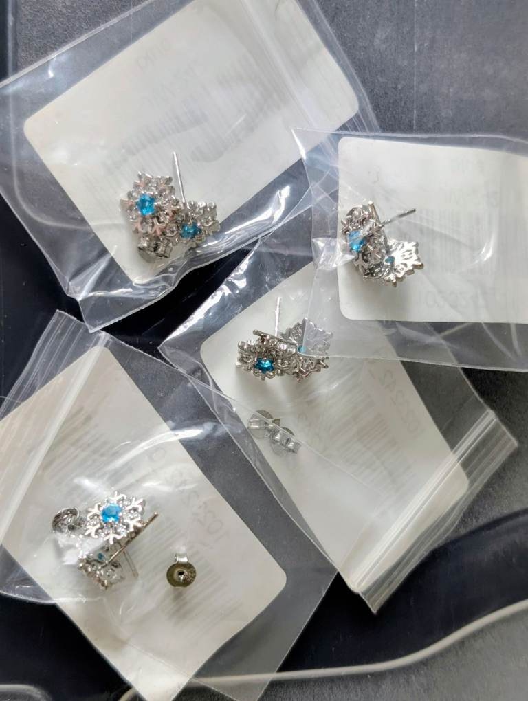 Brand new 4 pairs of stud earrings 