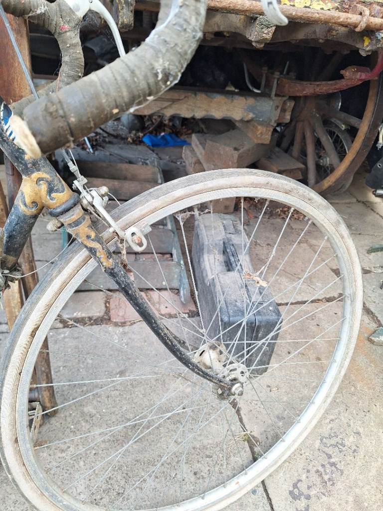 Vintage Road Bike for Restoration – Fair Condition
