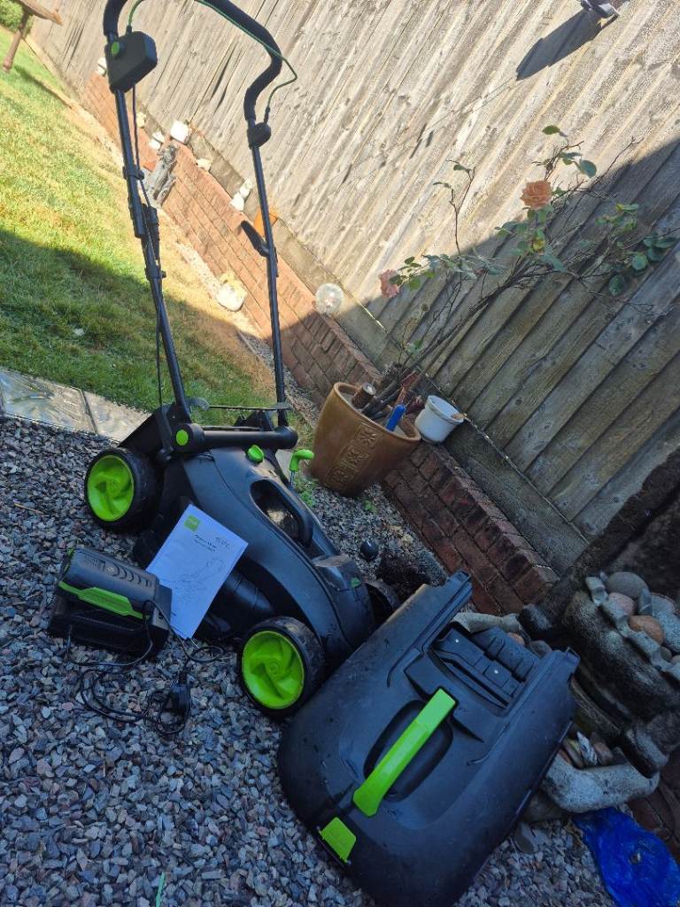 Gtech Electric Lawnmower with Grass Box and Charger – Good Condition