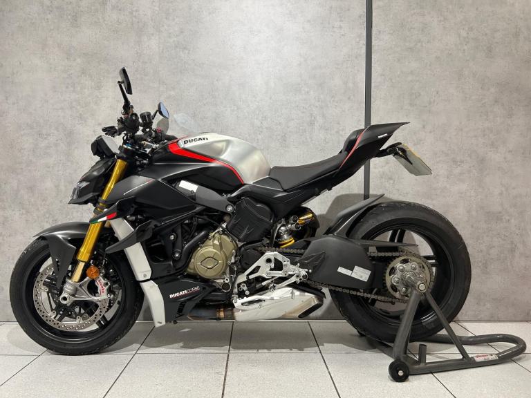 2022 DUCATI STREETFIGHTER V4 SP - 2347 miles - STUNNING! - LOTS OF EXTRAS!