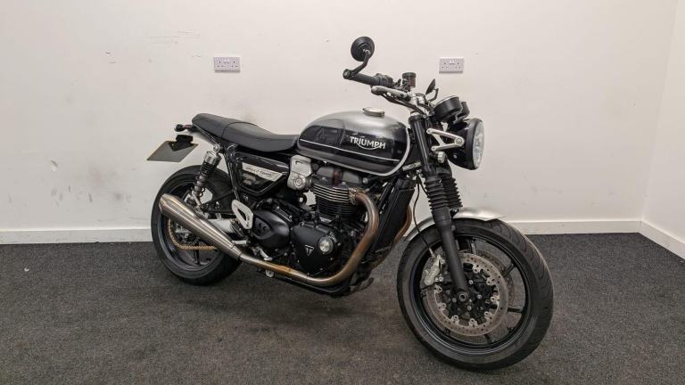 TRIUMPH SPEED TWIN ** 12 MONTHS MOT - VANCE AND HINES EXHAUST - ABS **