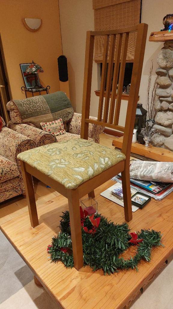 Set of 6 dining chairs, handy for Xmas time