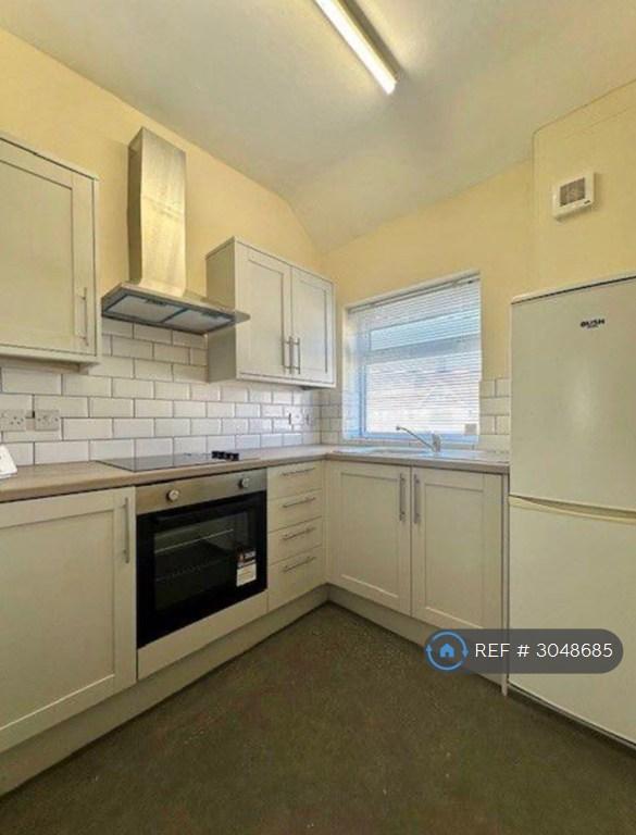 2 bedroom flat in Beach Road, Thornton-Cleveleys, FY5 (2 bed) (#3048685)