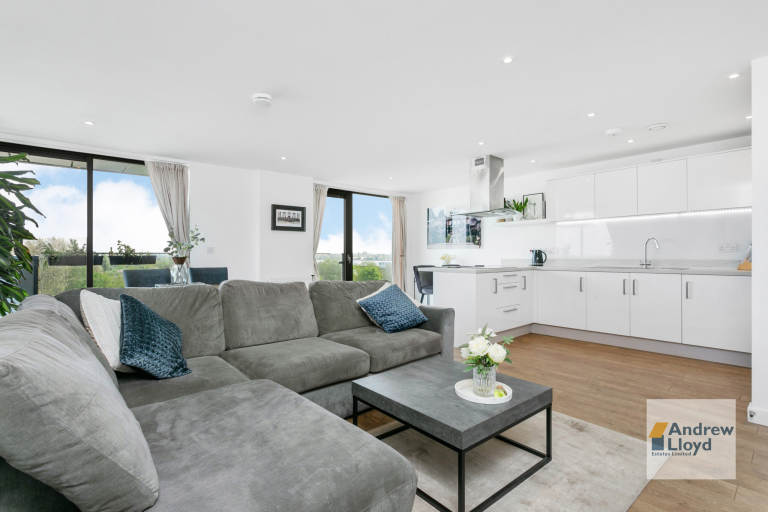 2 bedroom flat in 2 Bedroom Flat – Lapwing Heights, Waterside Way, Tottenham Hale N17