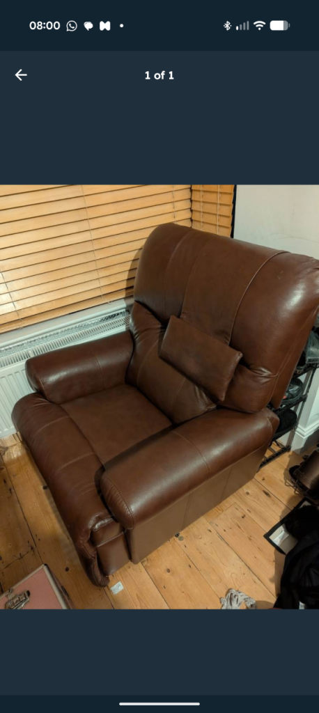 FREE Eectric recliner armchairs 