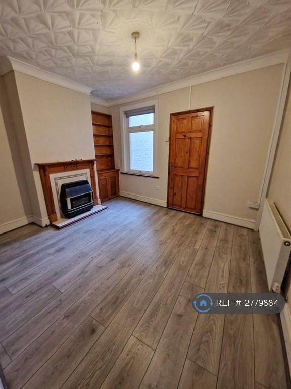 2 bedroom house in Church Road, Swanscombe, DA10 (2 bed) (#2779884)