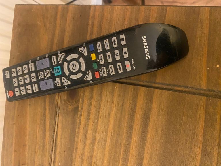 20 inch TV with remote and wall bracket 