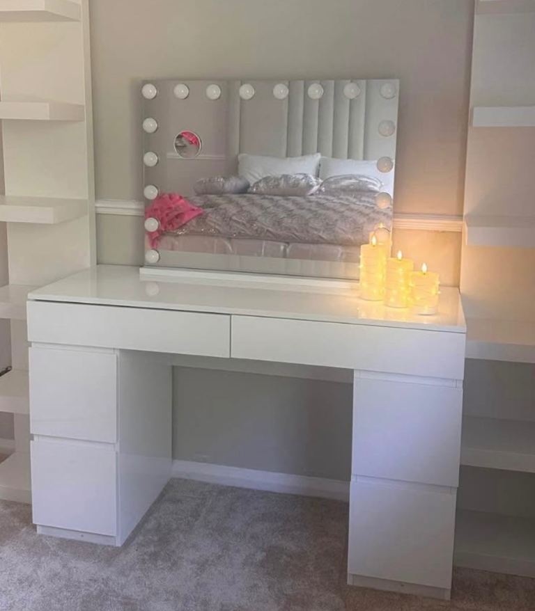 Dressing table