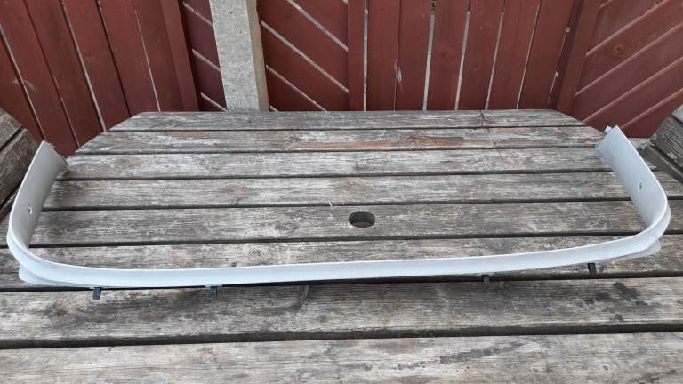 GOLF 4 REAR WINDOW TRIM