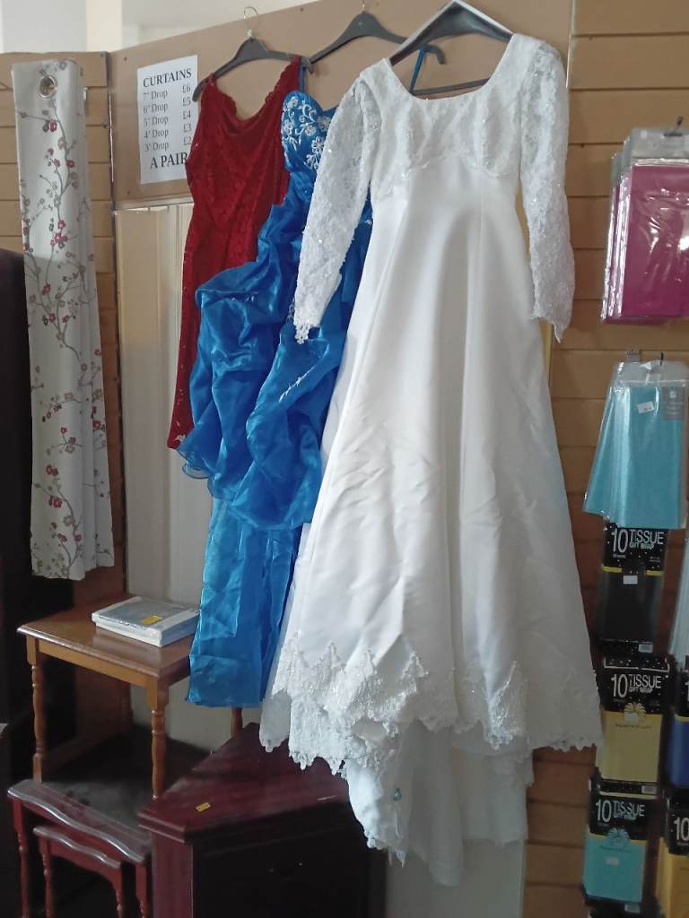 USED WEDDING GOWN WHITE