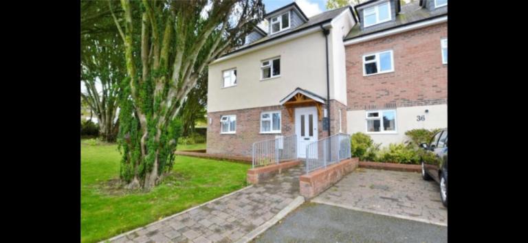 2 bed Plymstock flat with all fitted appliances 