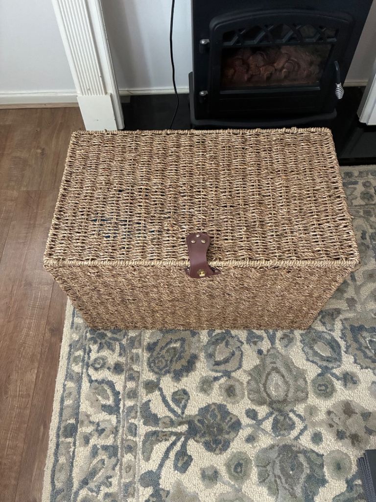 Woodluv Natural Seagrass Lidded Trunk - Large, As Good As New