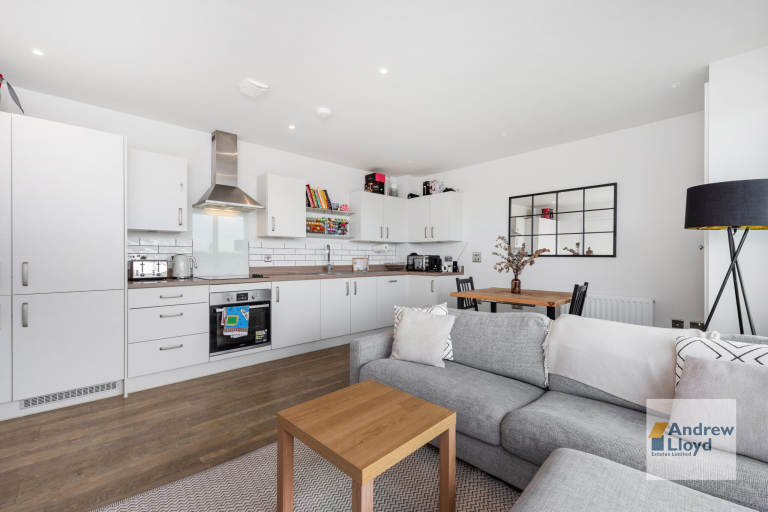 1 bedroom flat in 1 Bedroom Flat – Station Road, New Southgate N11
