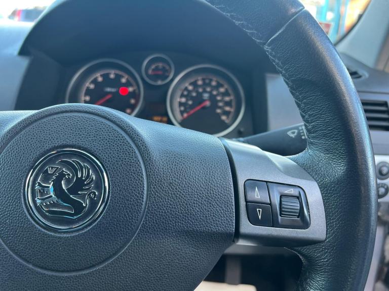 2006 Vauxhall Astra 1.8i 16V Design 5dr Auto HATCHBACK PETROL Automatic