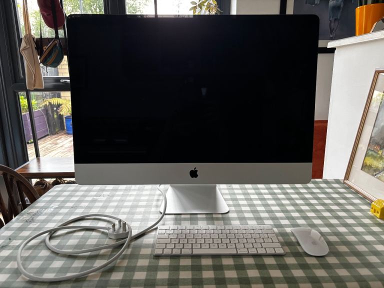 Apple iMac 27” Retina 5K 2019 | i5 6-Core | 1TB Fusion Drive | 8GB RAM