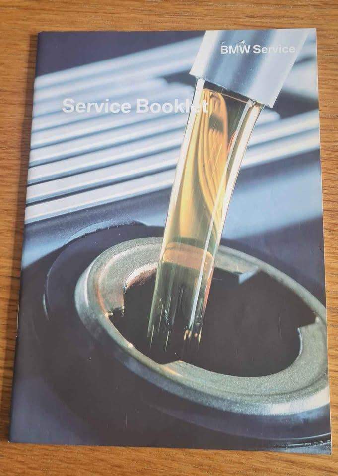 BMW 530i E61 touring service booklet