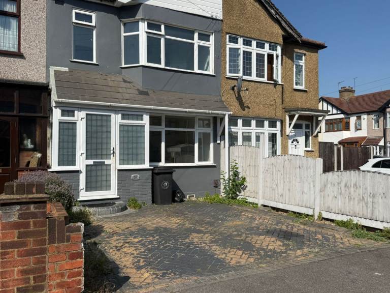 3 Bedroom Terraced House With Private Garden Ready To Move On Cherry Tree Close, Rainham(RM13 7QU)