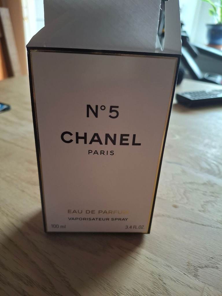 EMPTY chanel no 5 box.