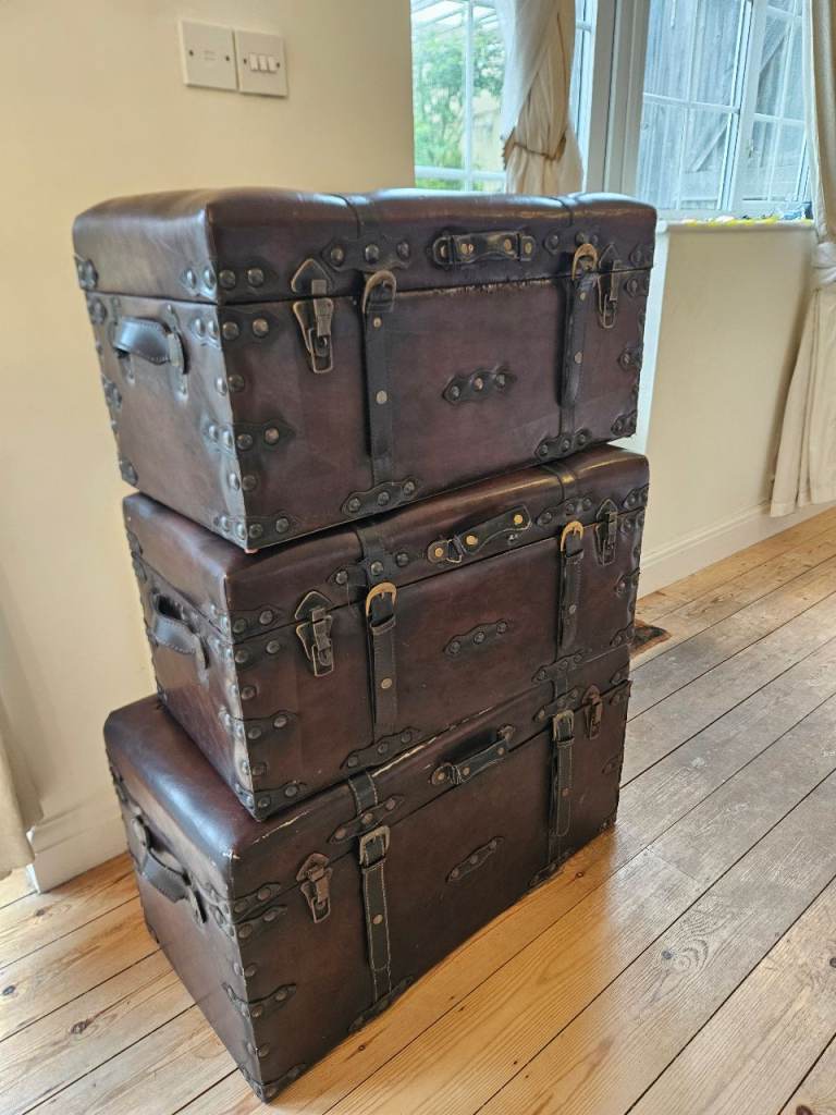 Set of 3 Vintage Style Storage Trunks – Brown, Good Condition