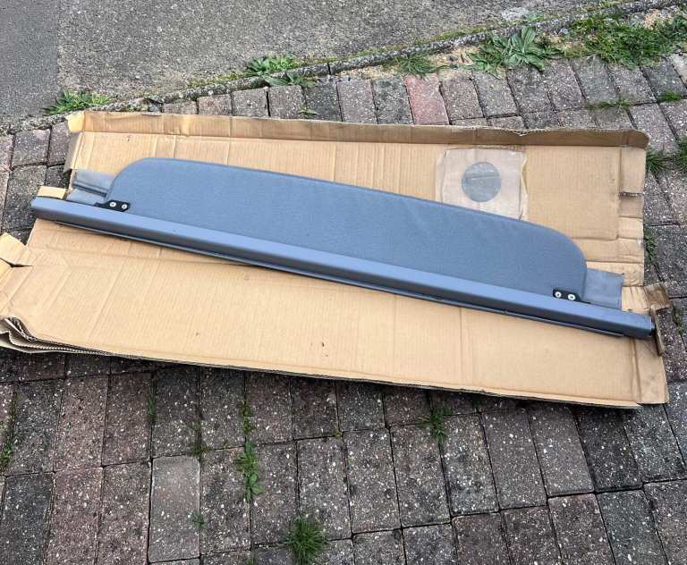 Toyota Estima Boots shelf 