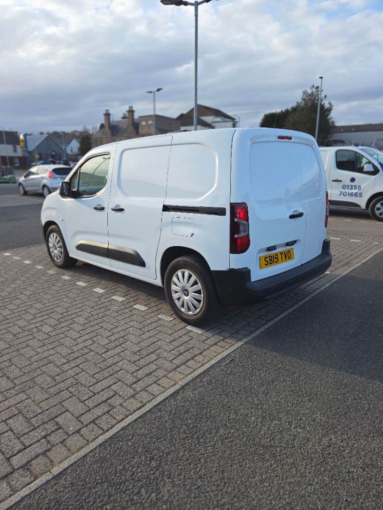 2019 peugeot partner grip, lwb 6 door diesel. 