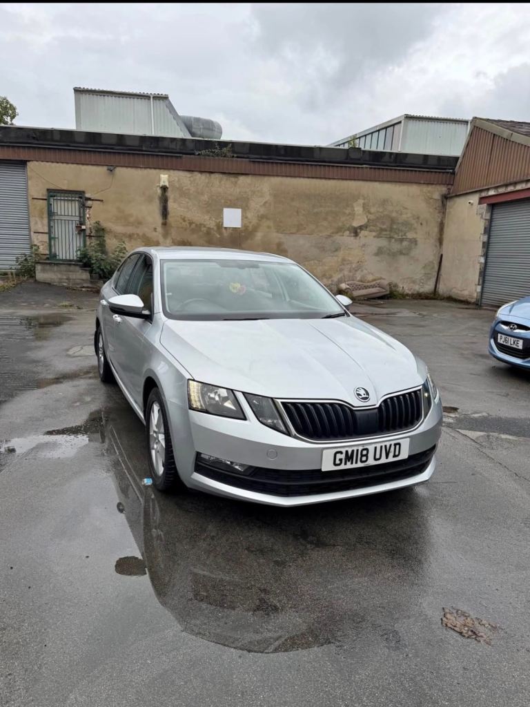 Skoda, OCTAVIA, Hatchback, 2018, Semi-Auto, 1598 (cc), 5 doors