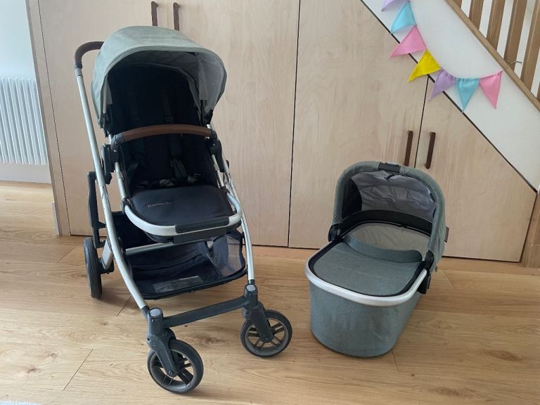 Uppababy Vista V2 - excellent condition!
