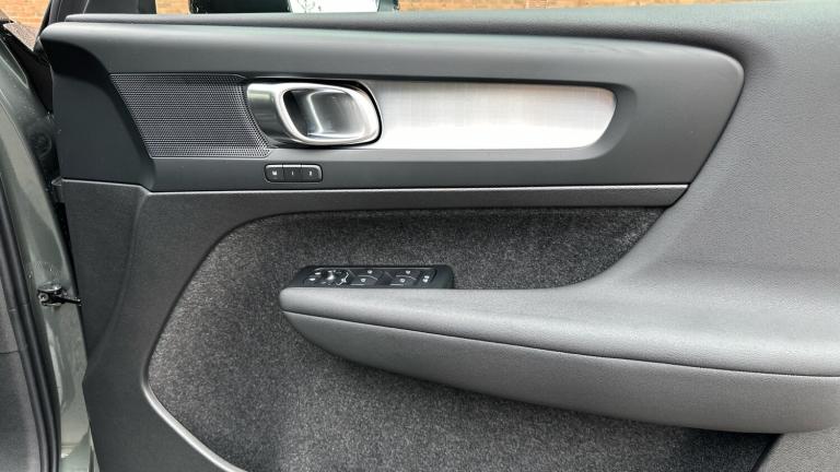 2025 Volvo XC40 2.0 B4P Plus Dark 5dr Auto Petrol Estate Estate Petrol Automatic