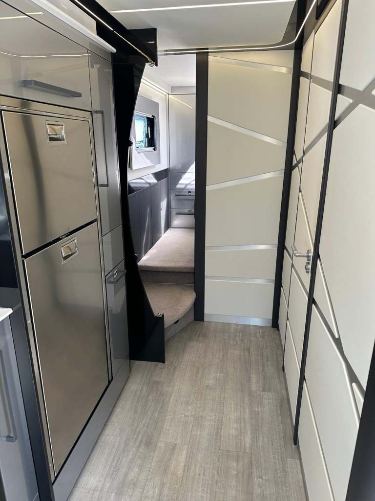 RC Motorhomes RC9M Motorhome Camper RV