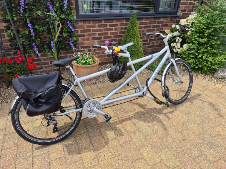 Light Grey Tandem Bike – Good Condition with Pannier
