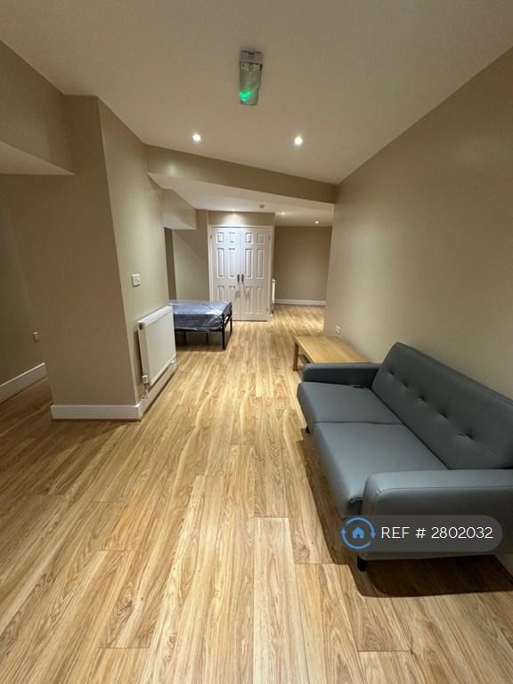 Studio flat in Royal York Crescent, Bristol, BS8 (#2802032)