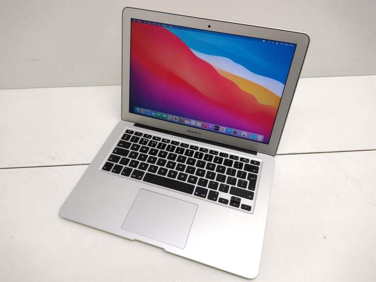Macbook Air 13 inch 2015 laptop 256gb SSD Intel core i5 with Logic Pro X in full working order