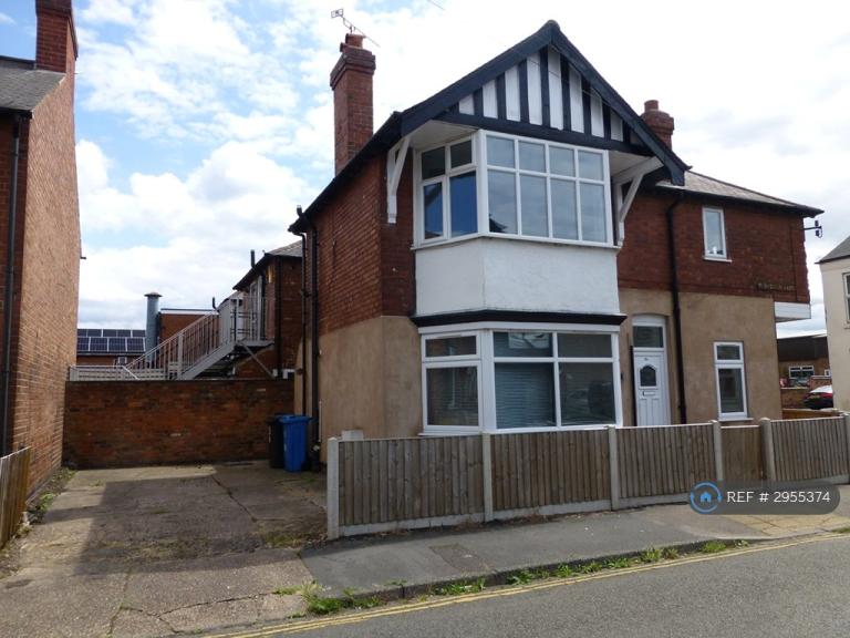 1 bedroom flat in Station Road, Long Eaton, NG10 (1 bed) (#2955374)