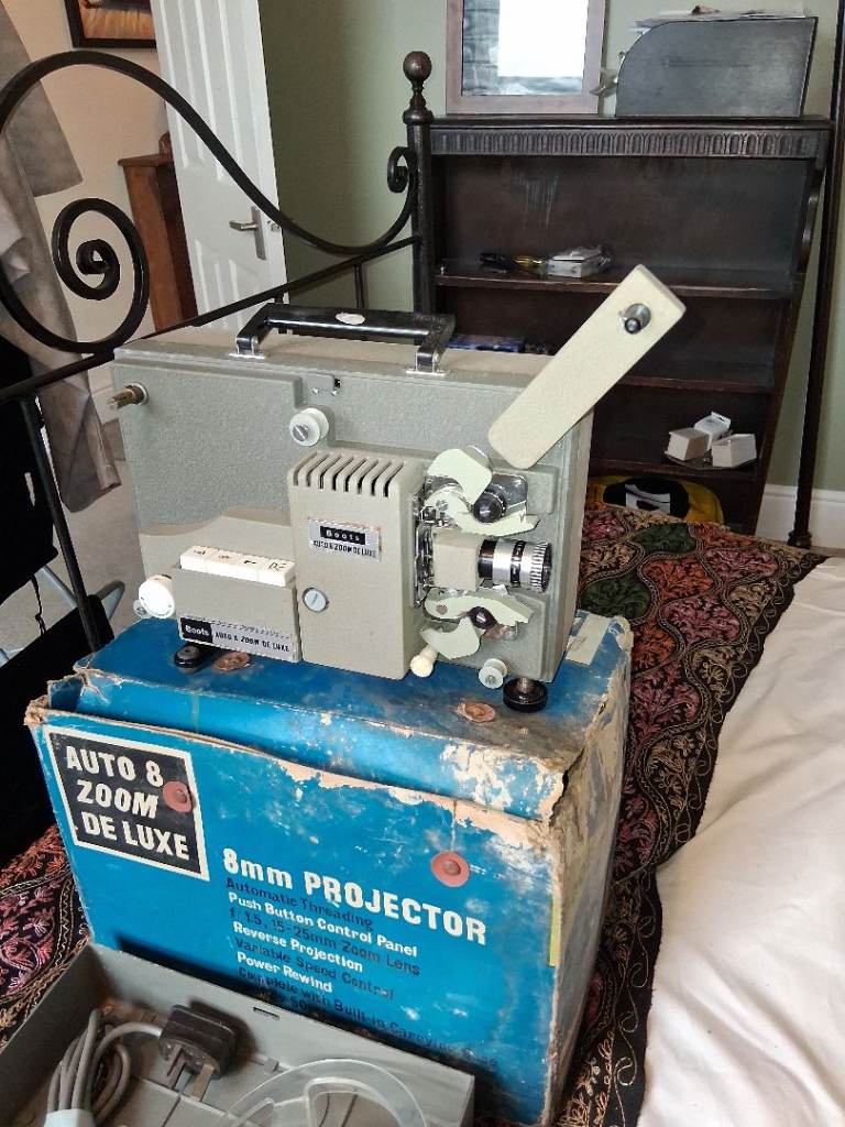 Vintage Auto 8 Zoom Deluxe 8mm Cine Projector