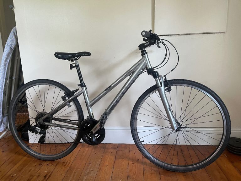 TREK 7000 Hybrid Bike – Silver, Good Condition