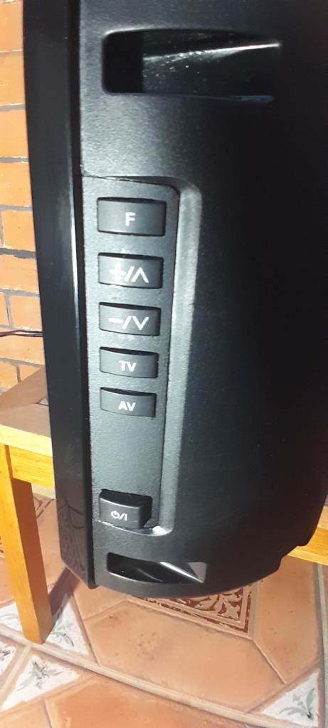 Panasonic Viera 26-inch HD LCD TV (TX-L26X20B) with Remote - Working Order