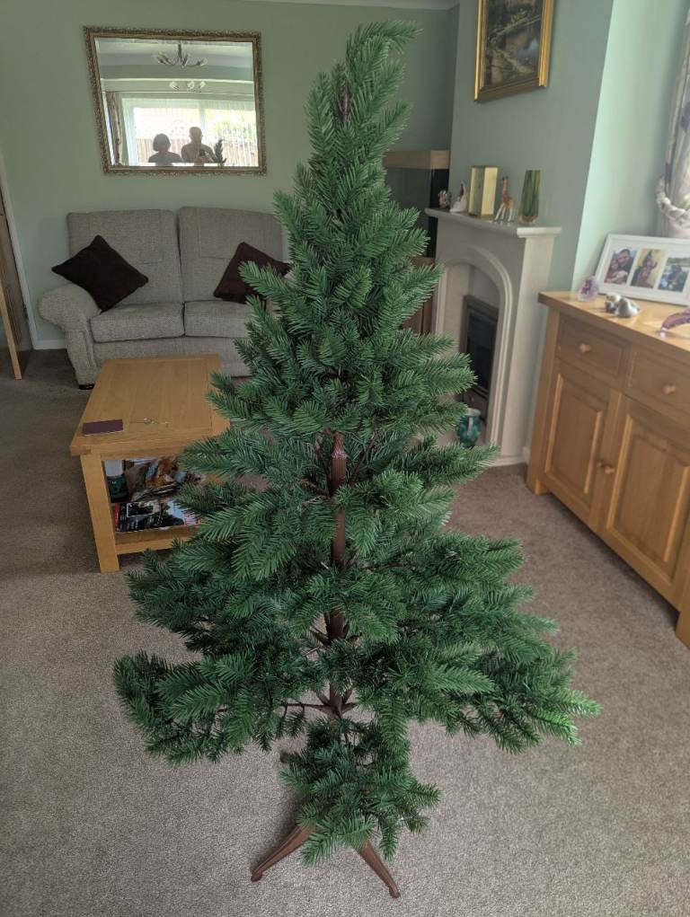 Artificial Christmas Tree – Green, Good Condition