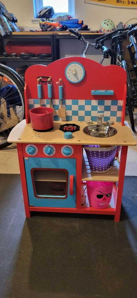 Play kitchen