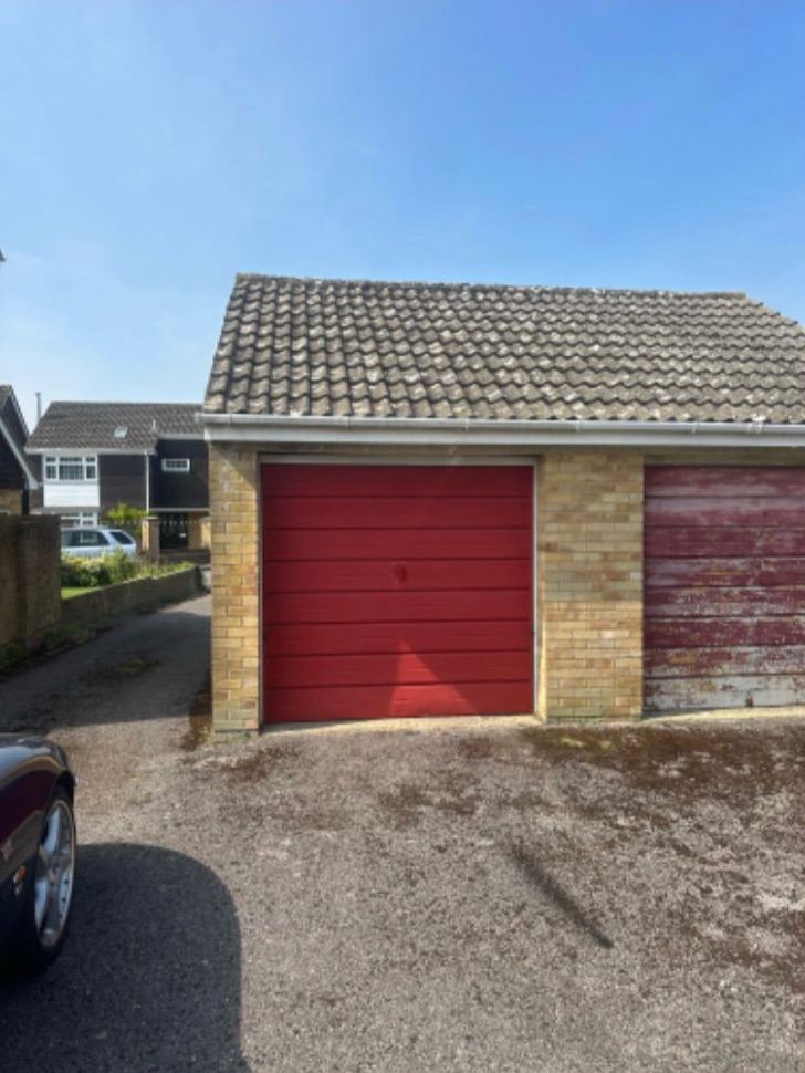 Large garage to let in Totton