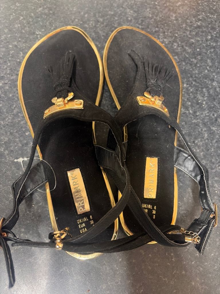 Flat sandals, size 6