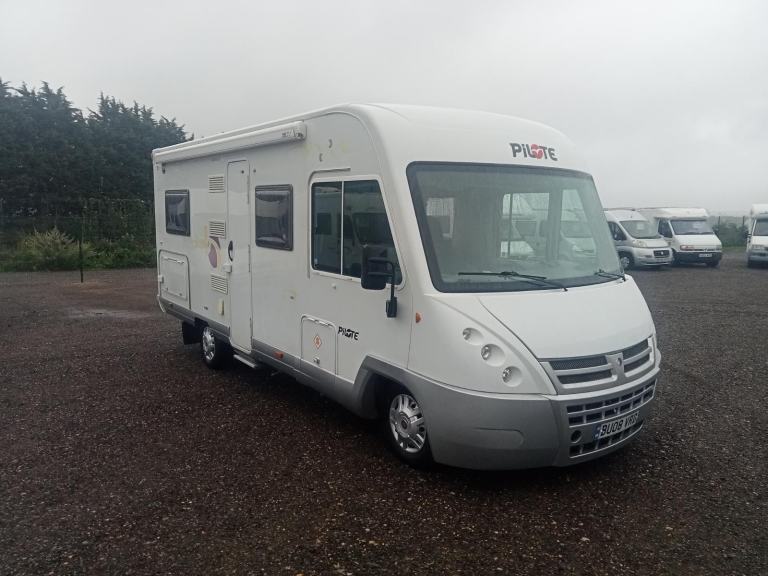 A CLASS PILOTE MOOVEO 6 BERTH 08 PLATE 