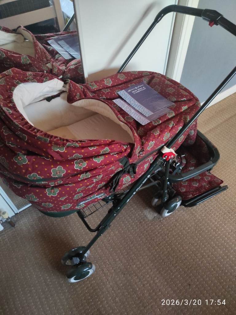 Mamas and papas pram -carrycot and seat