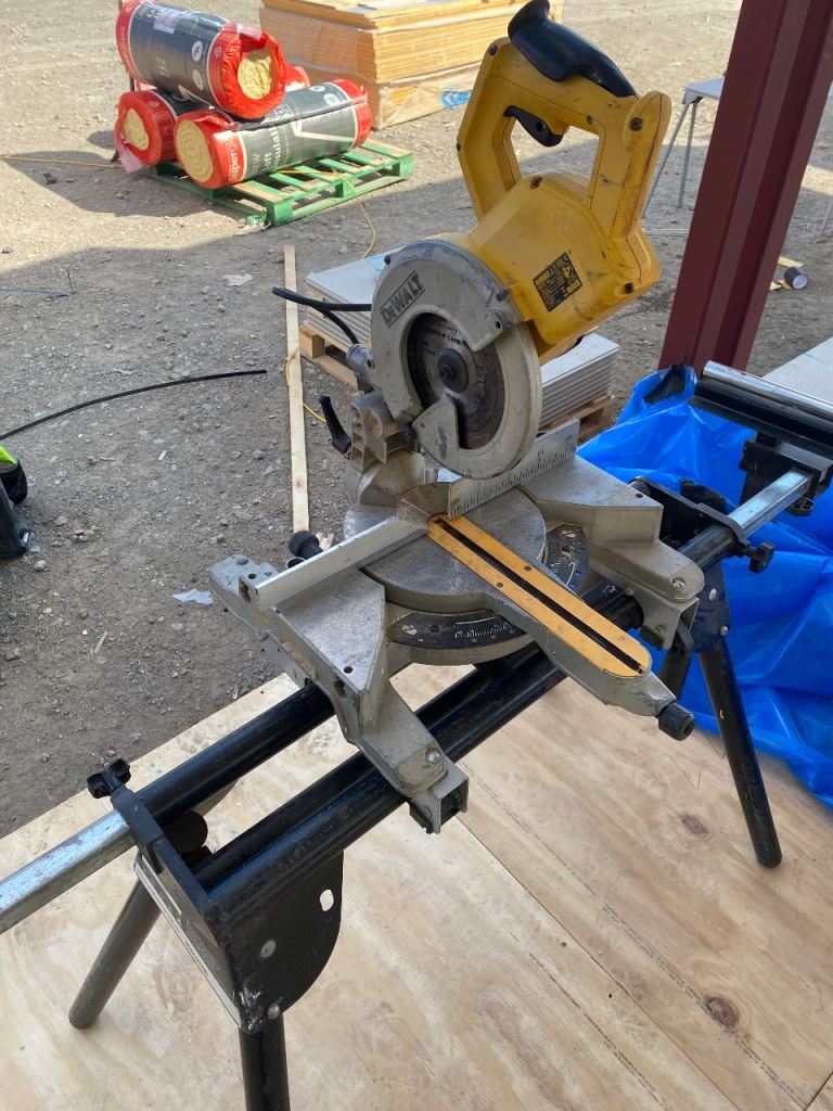 Dewalt mitre saw