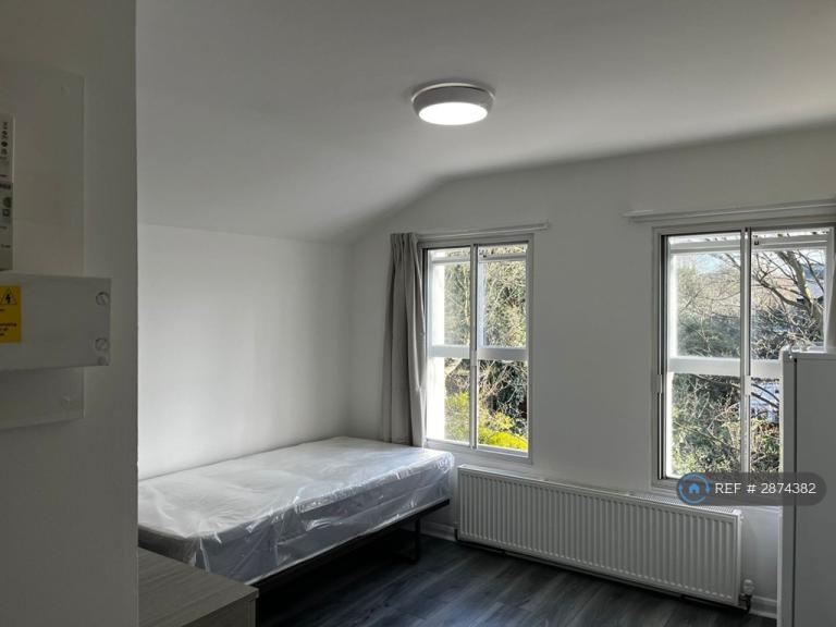 1 bedroom in Queens Road, London, SE14 (#2874382)