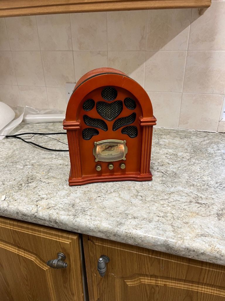 Traditional style radio 
