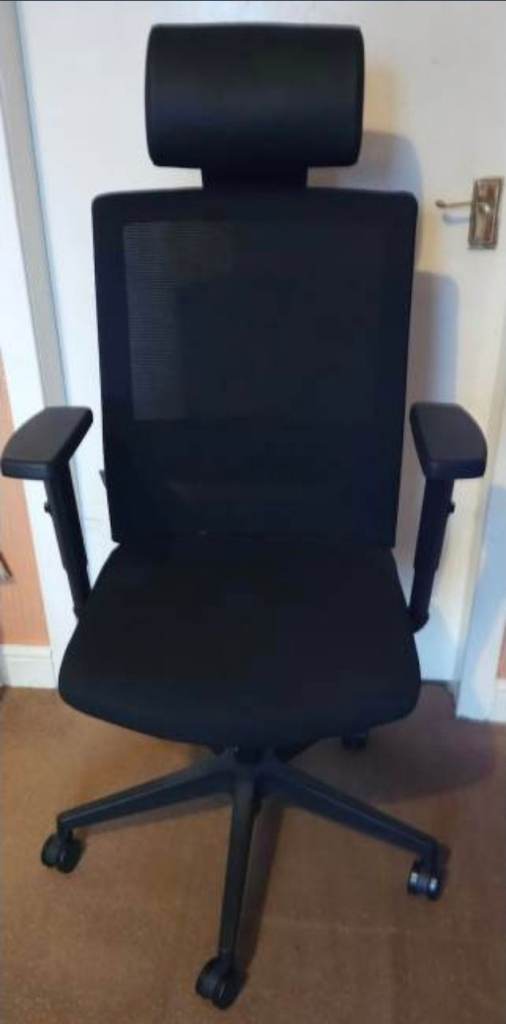 Office chair as new (paid £119.99)