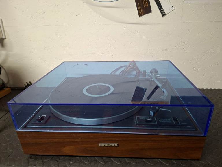 Pioneer Turntable with Clear Dust Cover – Good Condition
