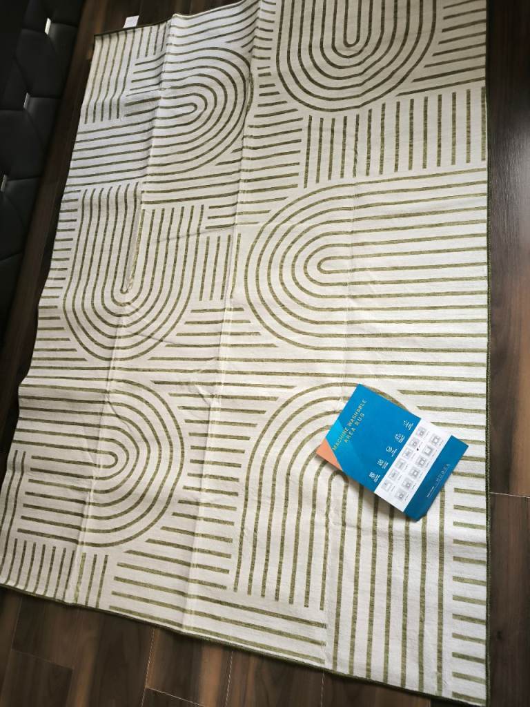 Brand new 160x230 cm  MACHINE WASHABLE area rug £30.00! Living room, bedroom premium quality